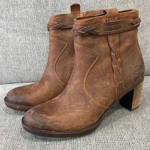 PLDM Palladium Stoney Csr heeled bootie with side zip leather size 38